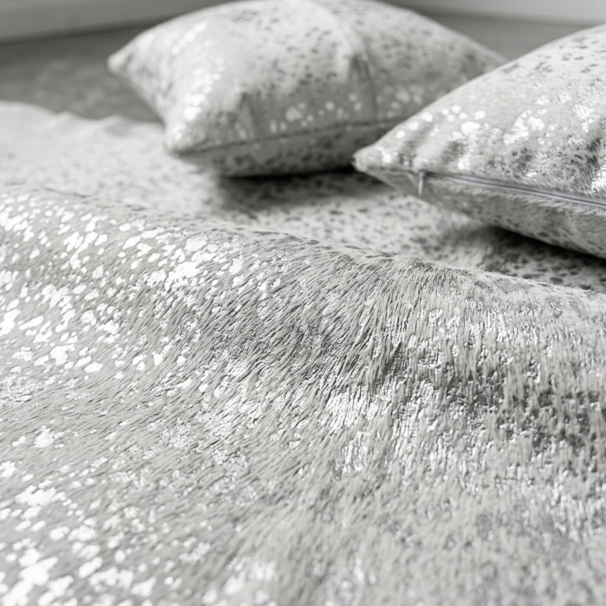 Cowhide Hair-On Rug | Metallic Silver Acid Wash – Colombian Large 6x7 Ft Natural Cut