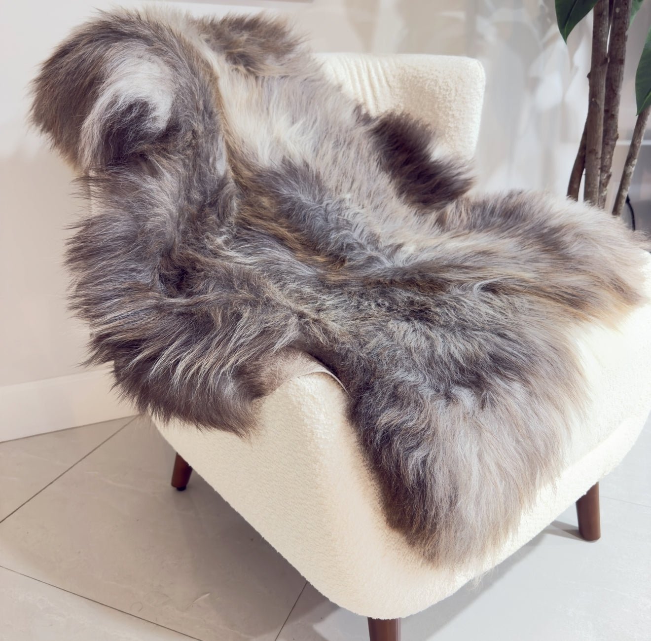 Norwegian Viking Heritage Sheepskin Throw | Graphite Gray Color – 4' X 2.5'Feet & 5 - 6 Inch Wool - Hides & Leathers - Sheep / Lamb