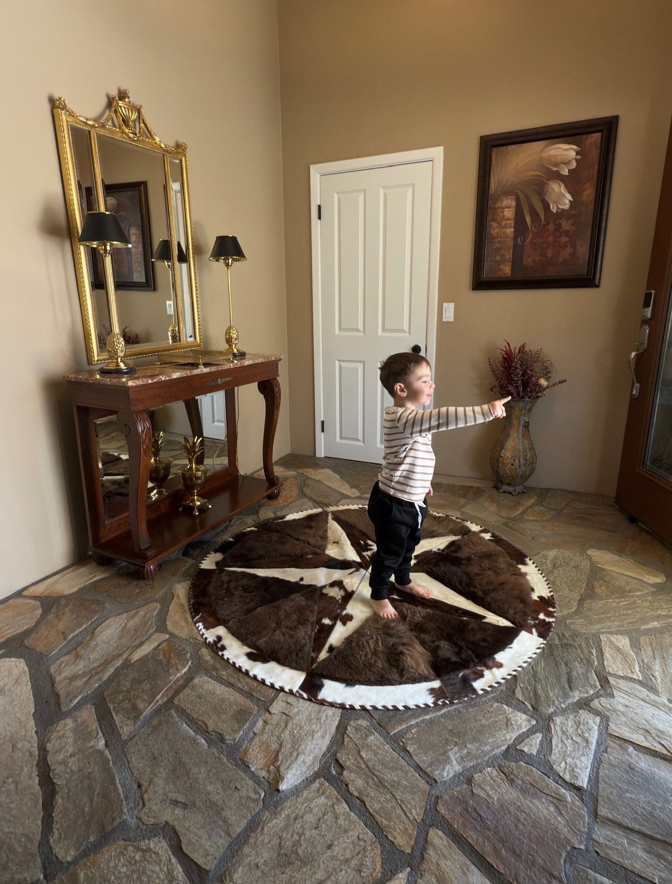 Round Western Rug - Cowhide Star & Edge, Bison Fill (Tricolor) - Hides & Leathers - Cowhide Rugs
